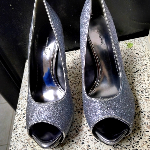 Shoes - Picture 1 of 12